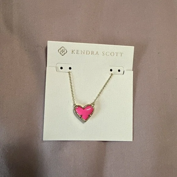 Kendra Scott Ari Heart Gold Tone Pendant Necklace Neon Pink Magnesite 15-17 Inch - Picture 5 of 8